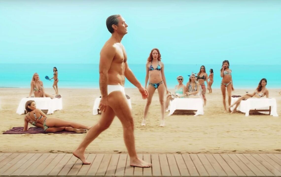 Meedercher op der Plage starten an engem Mann deen säi Penis vergréissert huet